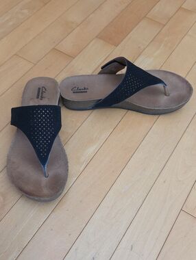Clarks Black Aeron Logan Perforated Leather Thong Sandals